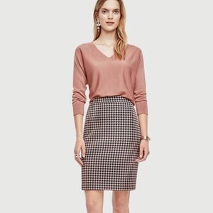 LIKE NEW Anne Taylor Houndstooth Pencil Skirt